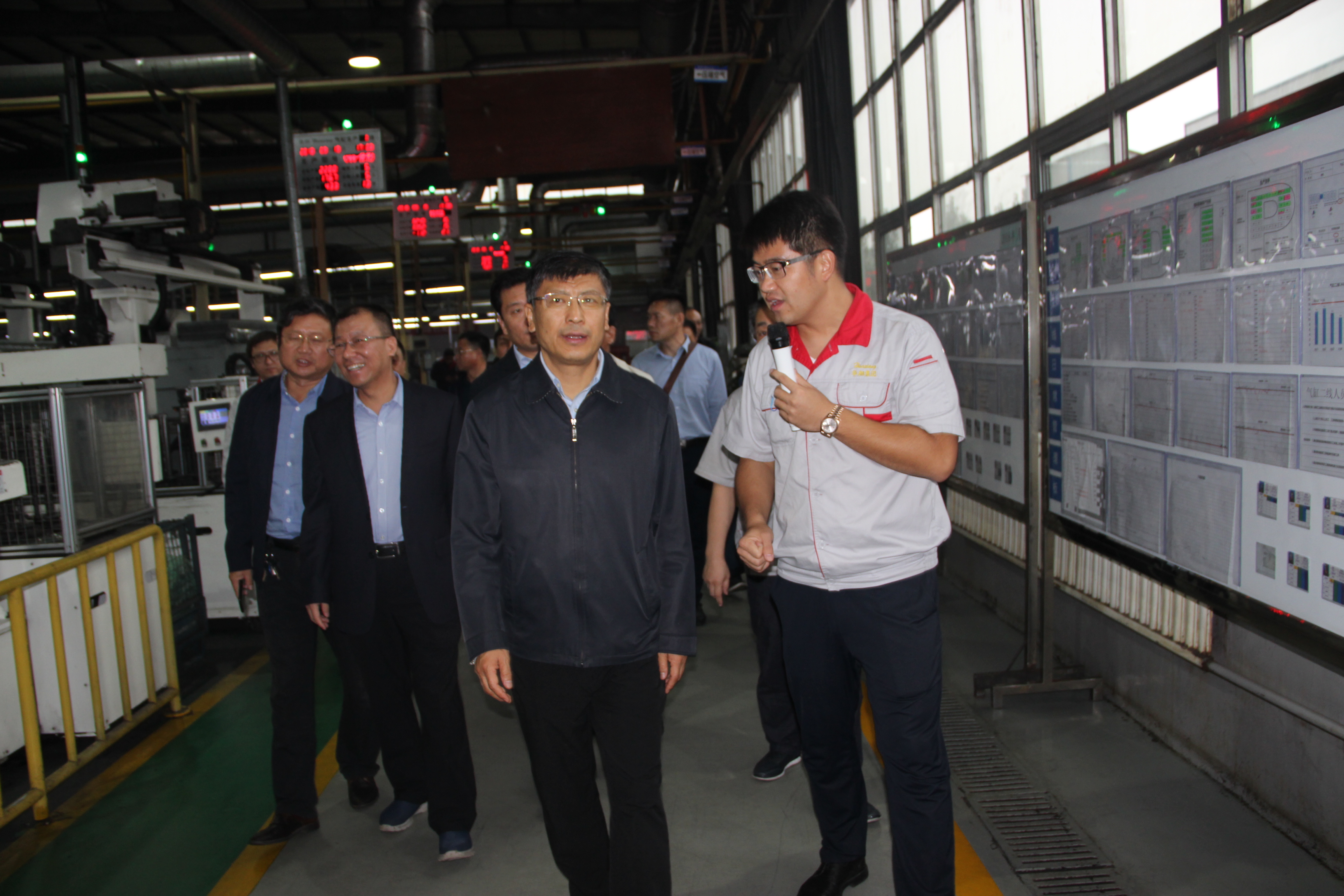 省委組織部副部長、省人社廳廳長盧建明一行到我司調研指導